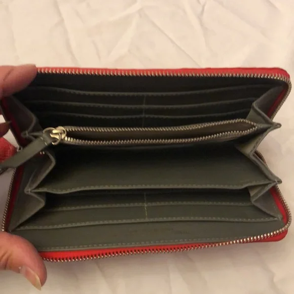 Red Crocodile Genuine Women's Wallet - Picture 8 of 10